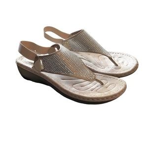 Cliffs by white mountain women’s rhinestone covered thong sandals size 9